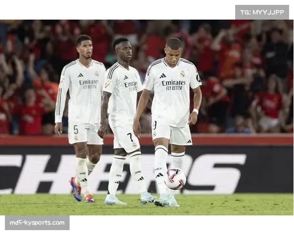 维尼修斯与贝林厄姆组成锋线 但皇马进攻效率仍显不稳 维尼修斯与贝林厄姆组成锋线 但皇马进攻效率仍显不稳